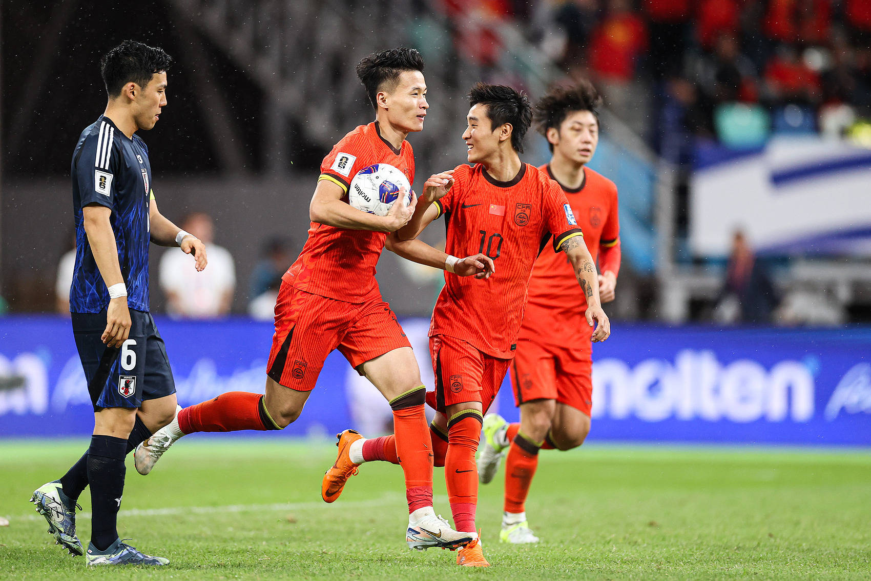 九游娱乐离谱！主帅态度——气氛紧张詹姆斯与90激战日本队分钟，拜仁慕尼黑迎足总杯关键赛的简单介绍