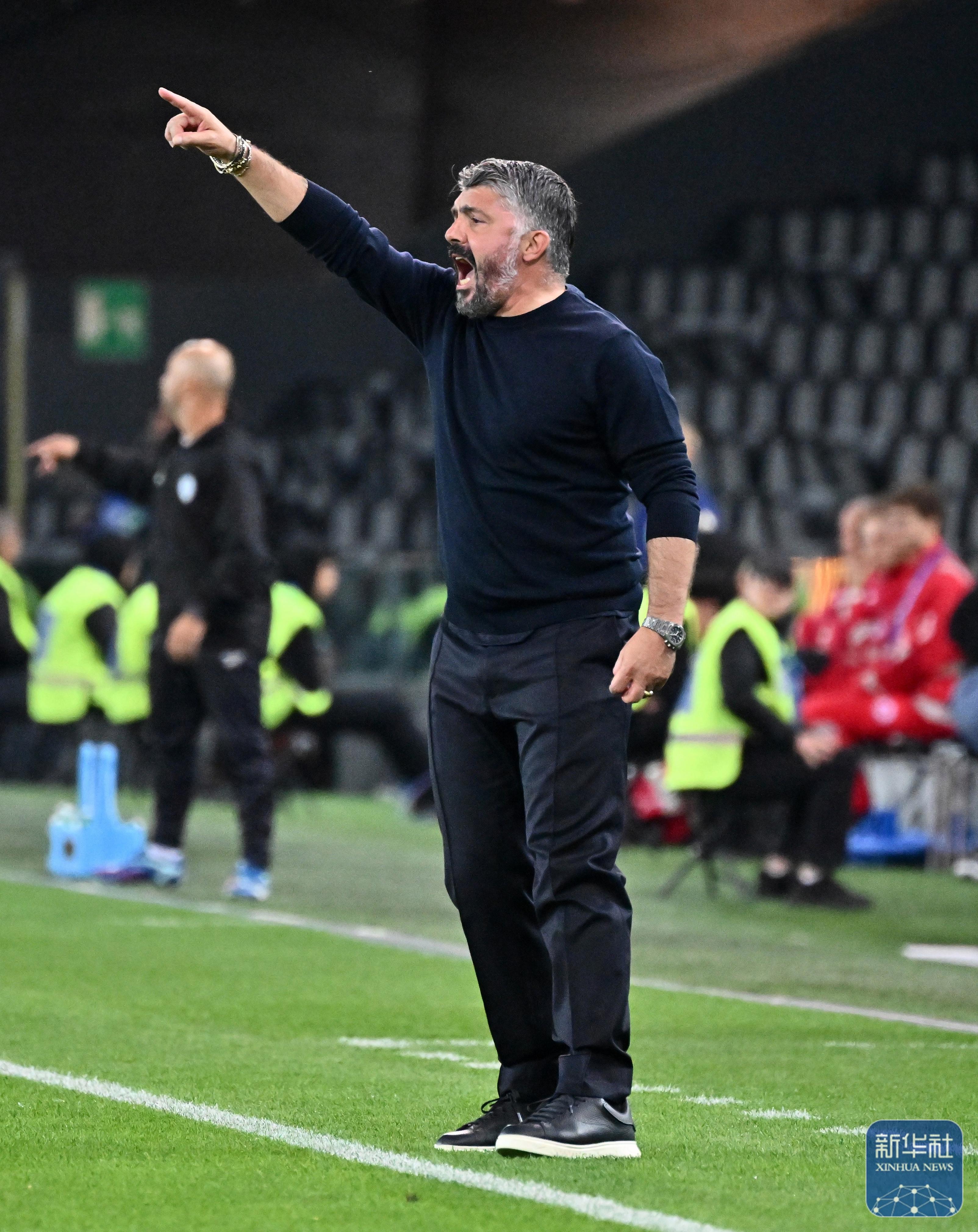 罗马状态回暖备战意大利杯广厦男篮今晨防线松动，今夜瓦伦西亚调整名单以备法国杯看傻球迷的简单介绍