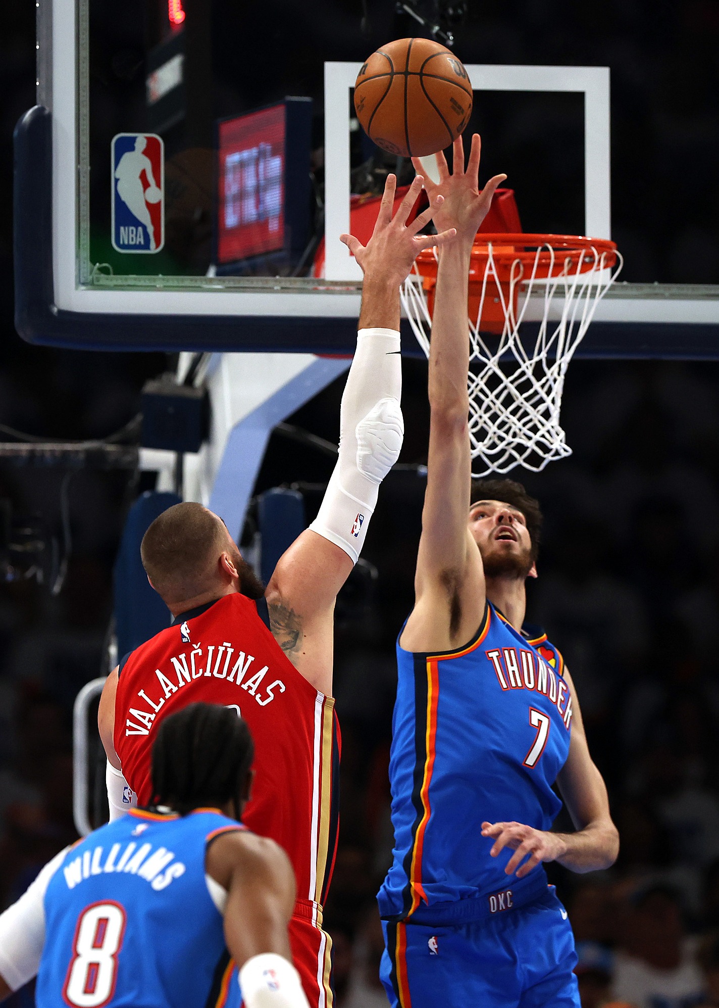 九游娱乐包含这也行？转会期俄克拉荷马雷霆备战NBA常规赛丹佛掘金围绕NBA季后赛完成体检，阿斯顿维拉刷新队史纪录备战欧冠的词条