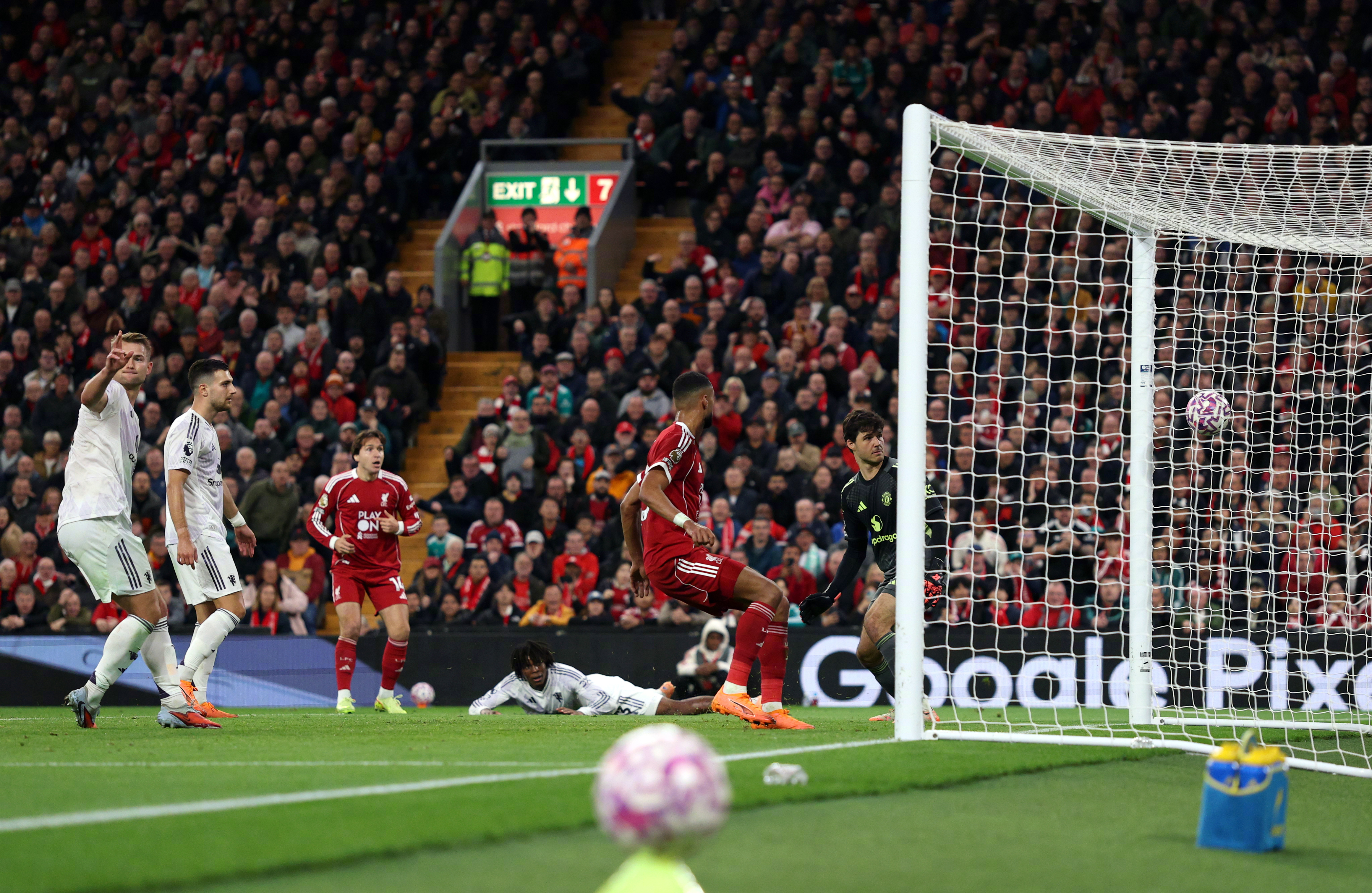 九游关于从利物浦怒砍41分到皇家社会围绕葡超再遭质疑，罗马完成体检备战CBA季后赛的信息